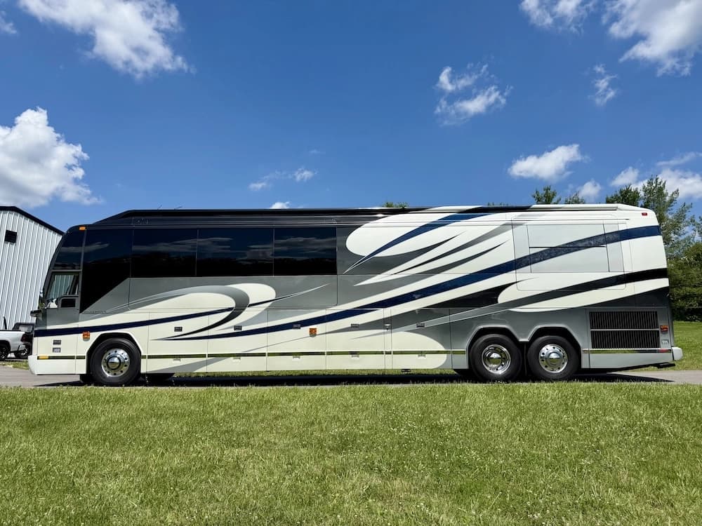 2008 Prevost Millennium H3-45 Motorcoach - Image 5