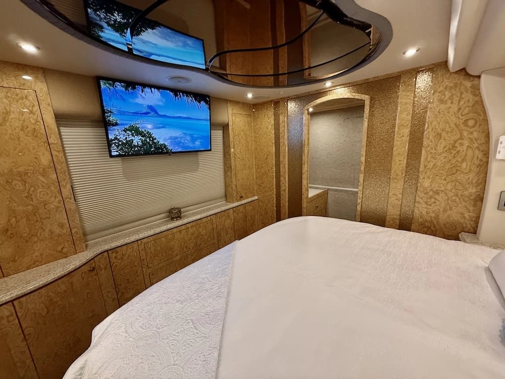 2008 Prevost Millennium H3-45 Motorcoach - Image 43