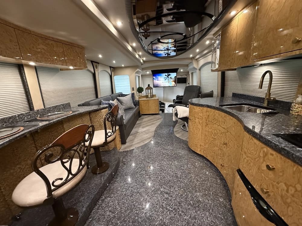 2008 Prevost Millennium H3-45 Motorcoach - Image 48