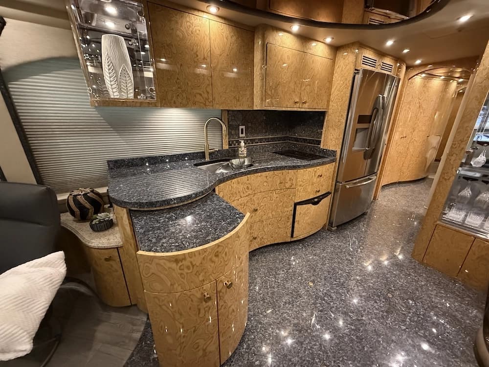 2008 Prevost Millennium H3-45 Motorcoach - Image 49