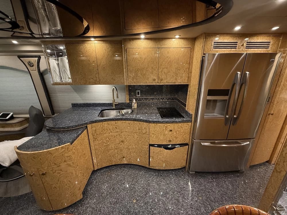 2008 Prevost Millennium H3-45 Motorcoach - Image 50