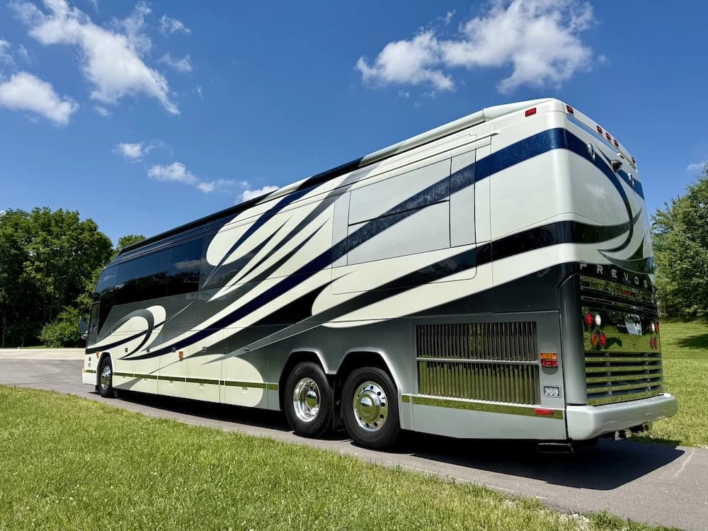2008 Prevost Millennium H3-45 Motorcoach - Image 6