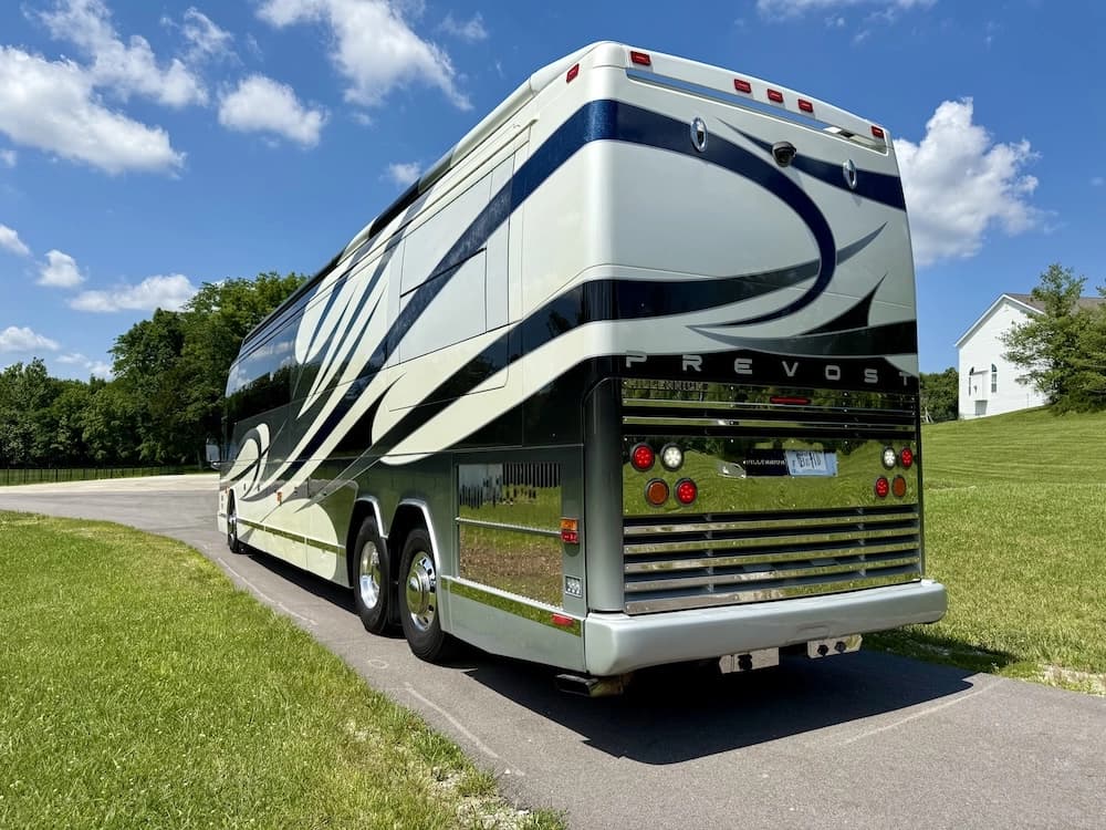 2008 Prevost Millennium H3-45 Motorcoach - Image 7