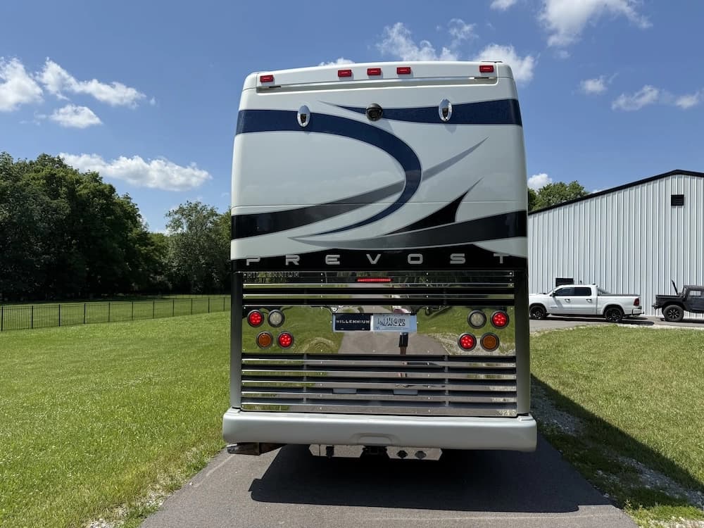 2008 Prevost Millennium H3-45 Motorcoach - Image 8