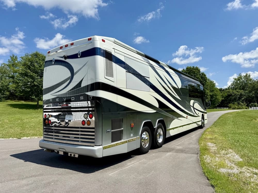 2008 Prevost Millennium H3-45 Motorcoach - Image 10