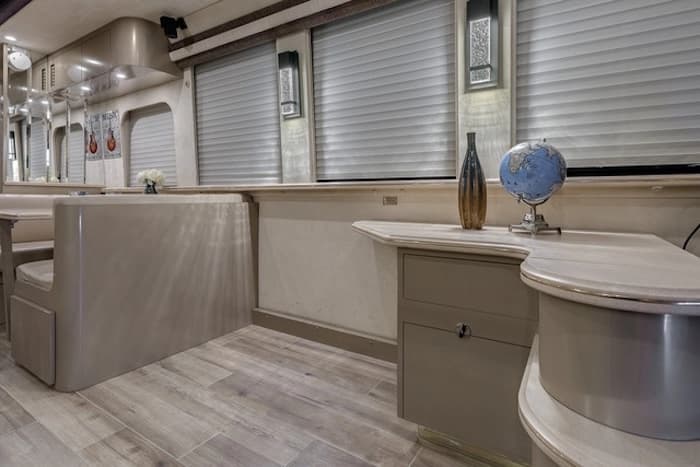 1998 Prevost Country Coach XL 40 Motorcoach - Image 12