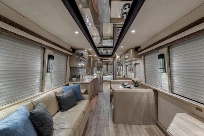 1998 Prevost Country Coach XL 40 Motorcoach - Image 14