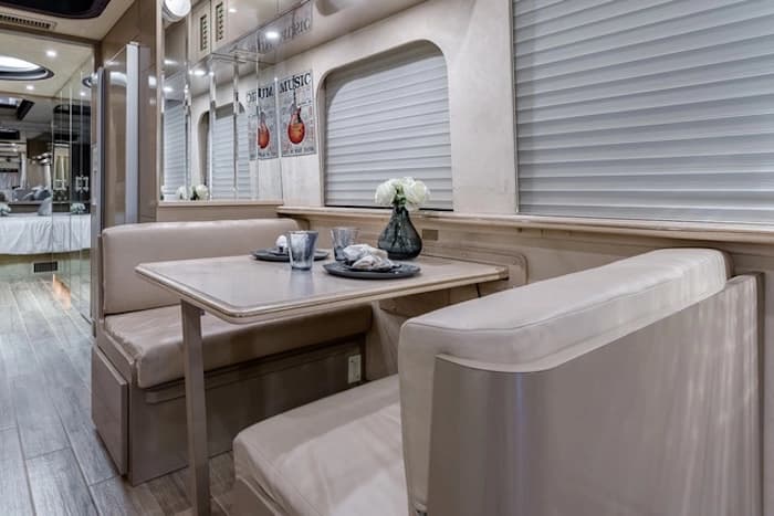1998 Prevost Country Coach XL 40 Motorcoach - Image 15