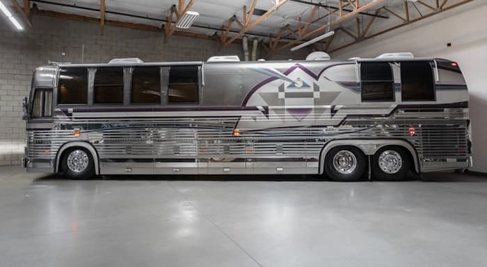 1998 Prevost Country Coach XL 40 Motorcoach - Image 3