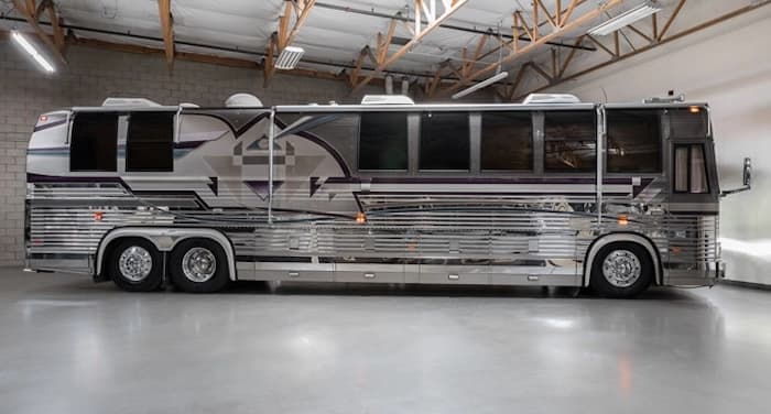 1998 Prevost Country Coach XL 40 Motorcoach - Image 4