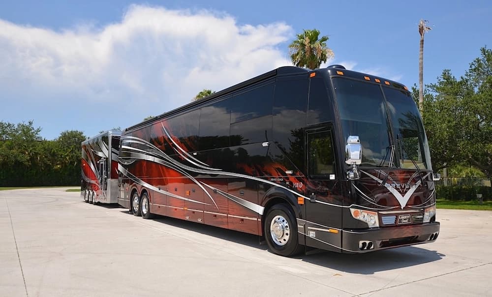 2015 Prevost Liberty Elegant Lady H3-45 Motorcoach - Image 2
