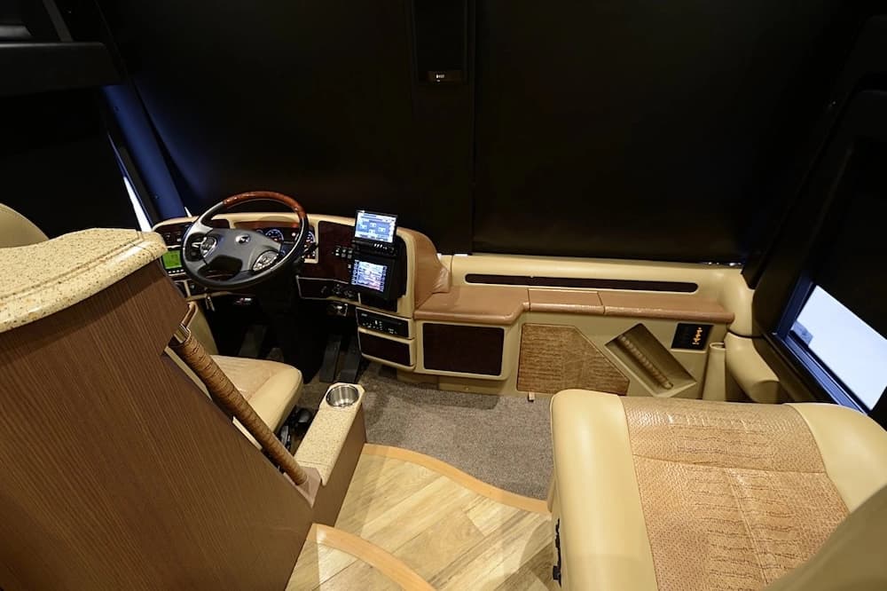 2015 Prevost Liberty Elegant Lady H3-45 Motorcoach - Image 22
