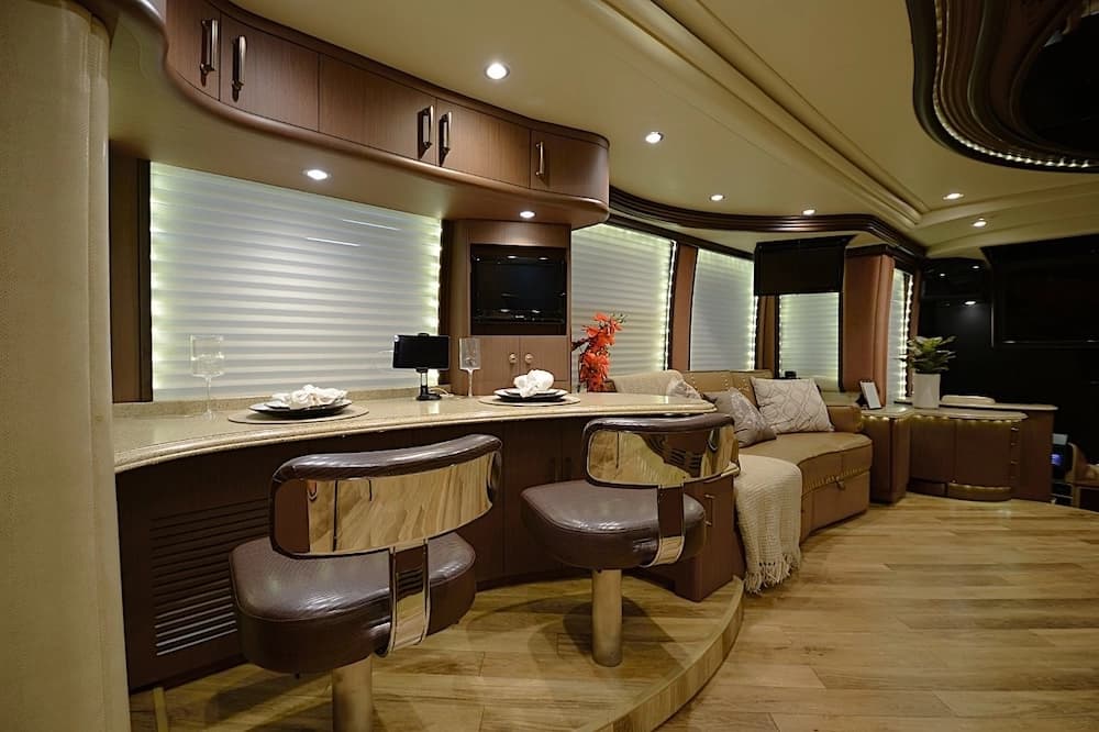 2015 Prevost Liberty Elegant Lady H3-45 Motorcoach - Image 26