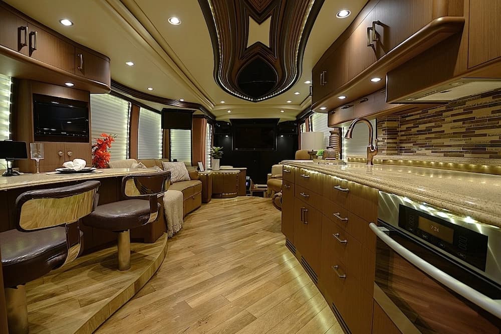 2015 Prevost Liberty Elegant Lady H3-45 Motorcoach - Image 27