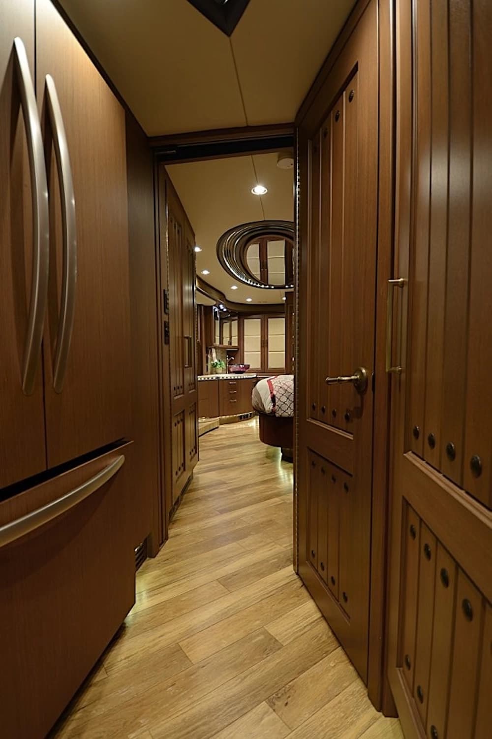 2015 Prevost Liberty Elegant Lady H3-45 Motorcoach - Image 28