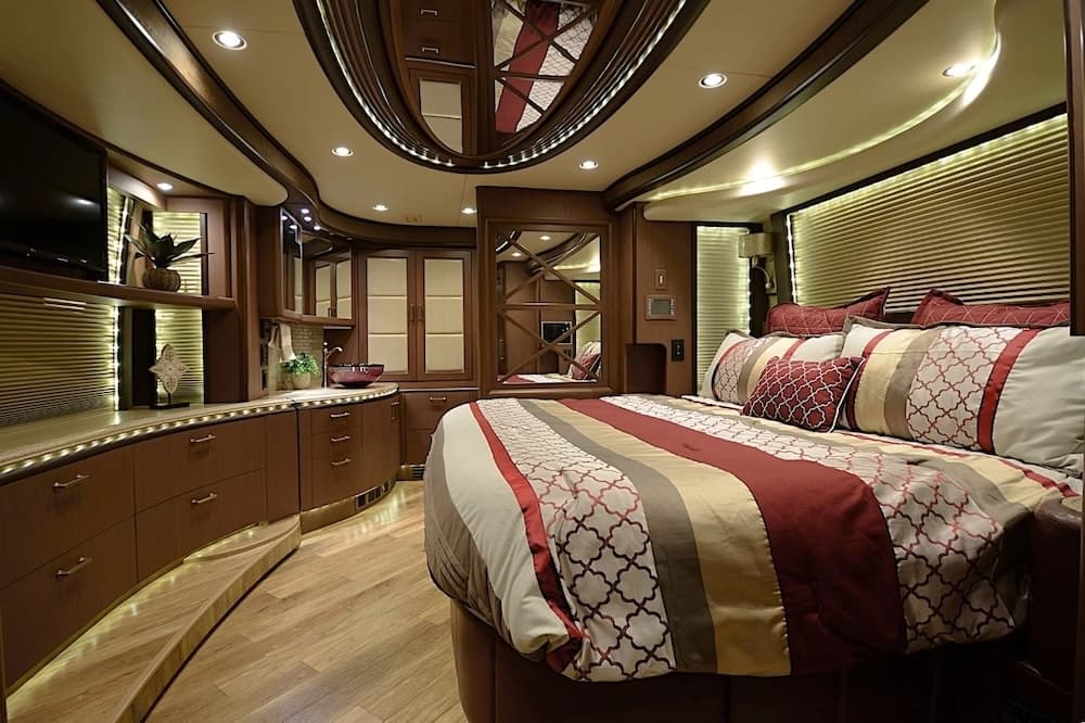 2015 Prevost Liberty Elegant Lady H3-45 Motorcoach - Image 32