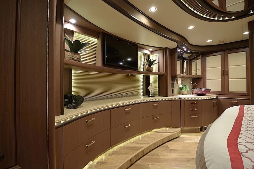 2015 Prevost Liberty Elegant Lady H3-45 Motorcoach - Image 33