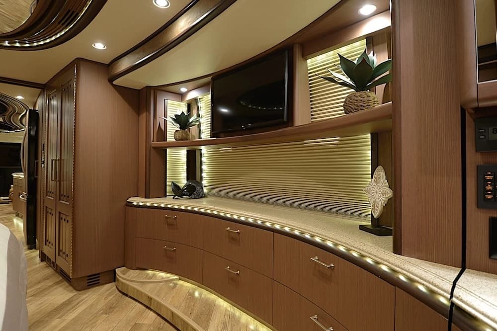 2015 Prevost Liberty Elegant Lady H3-45 Motorcoach - Image 36