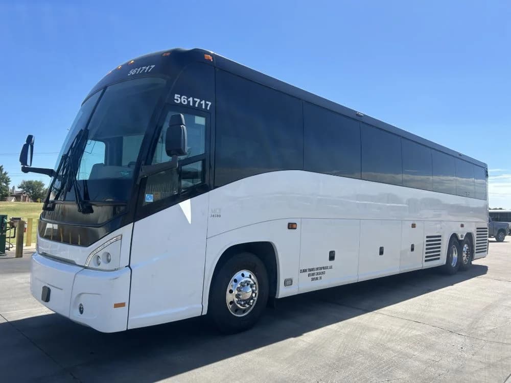 Group of 5 2017 MCI J4500 - Image 11
