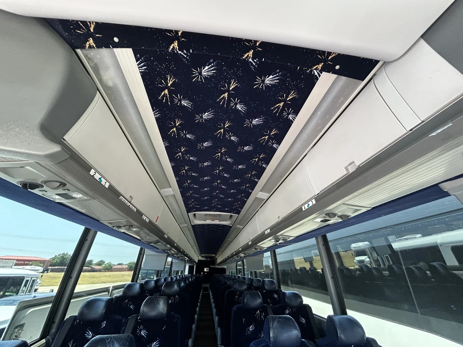 Group of 5 2017 MCI J4500 - Image 10