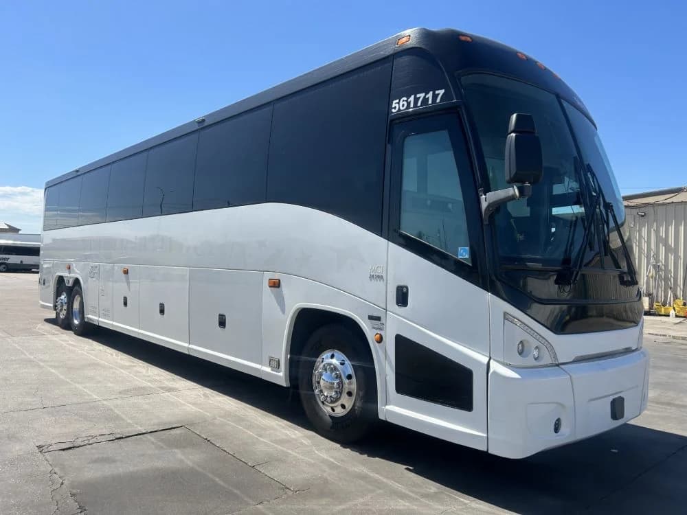 Group of 5 2017 MCI J4500 - Image 13