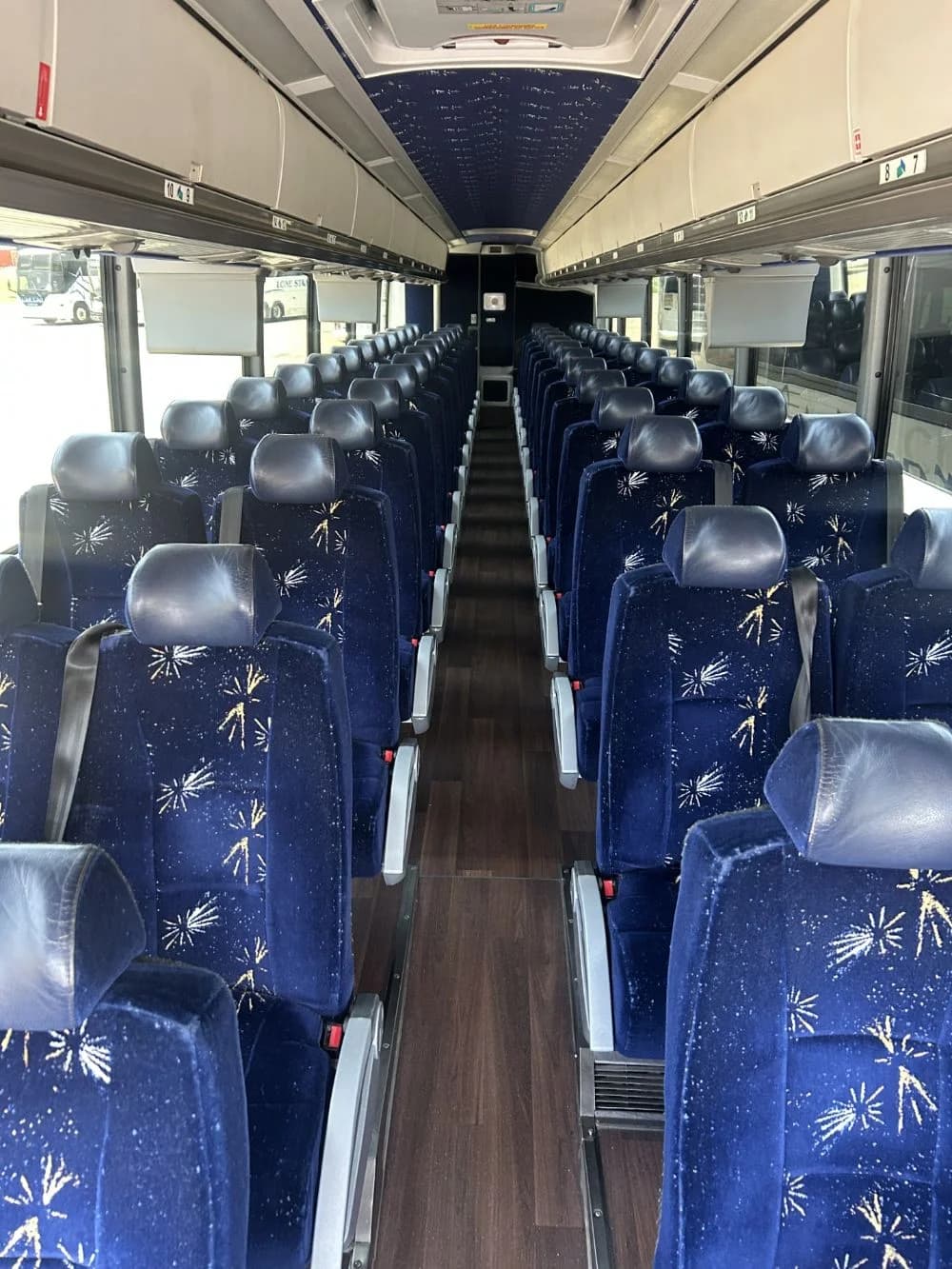 Group of 5 2017 MCI J4500 - Image 2