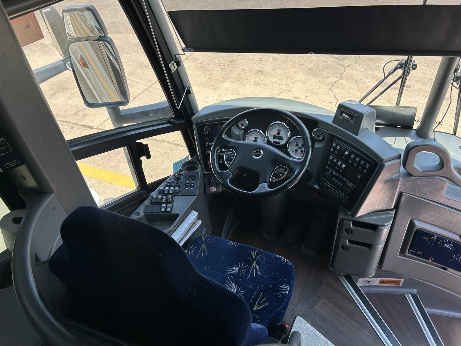 Group of 5 2017 MCI J4500 - Image 6
