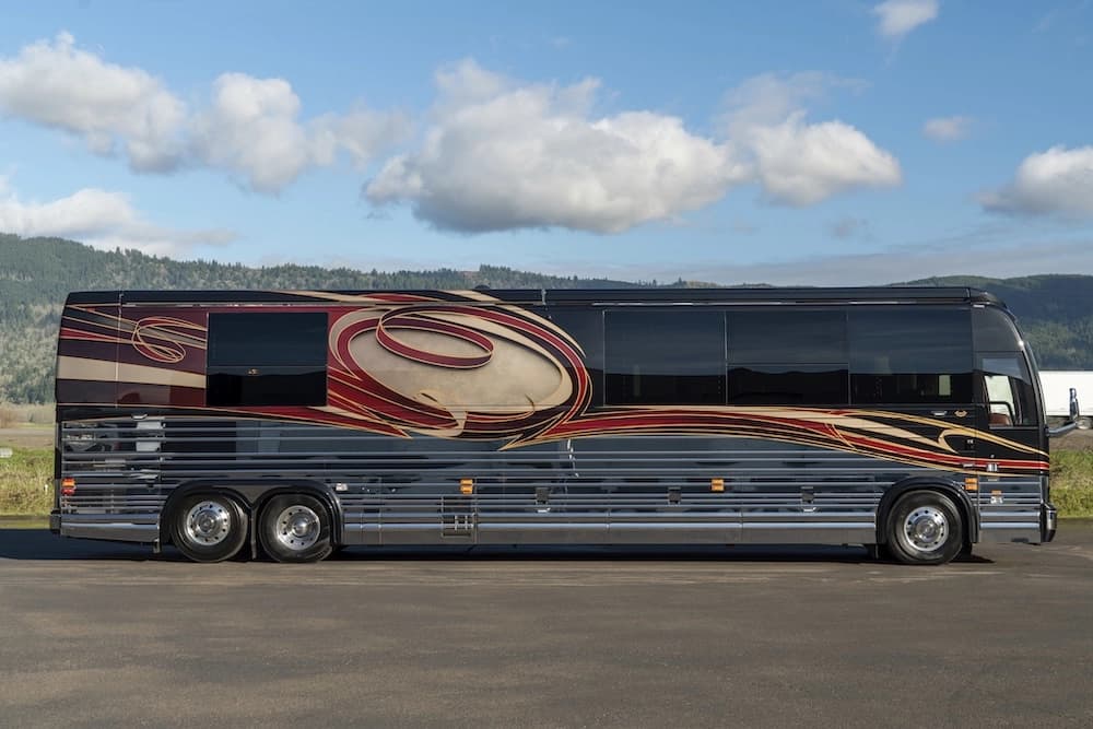 2021 Prevost Marathon X3 Motorcoach - Image 2
