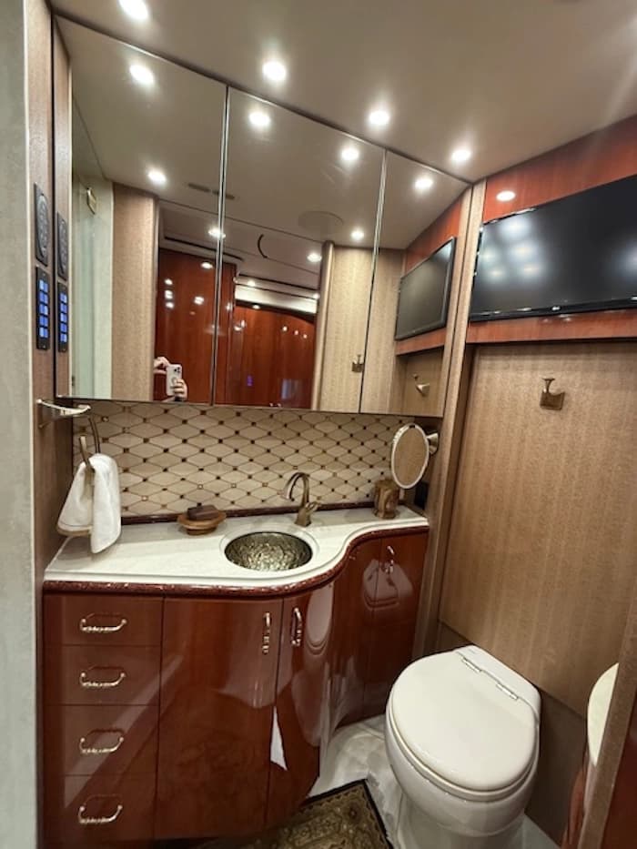 2021 Prevost Marathon X3 Motorcoach - Image 21