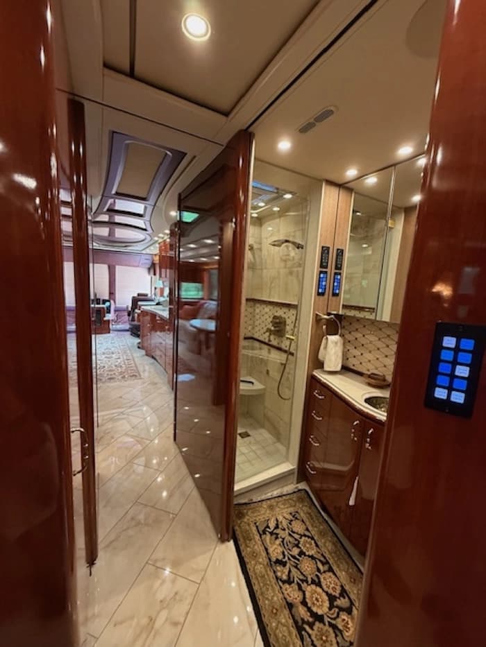2021 Prevost Marathon X3 Motorcoach - Image 32