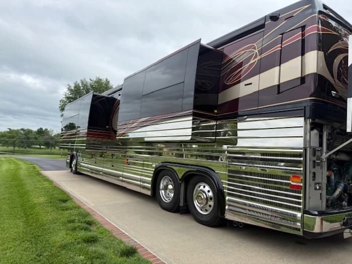 2021 Prevost Marathon X3 Motorcoach - Image 7