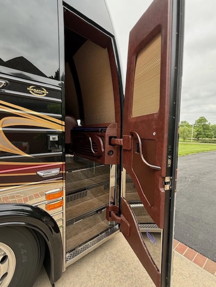 2021 Prevost Marathon X3 Motorcoach - Image 8