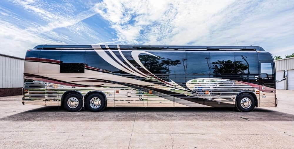 2008 Prevost Parliament XLII Motorcoach - Image 2