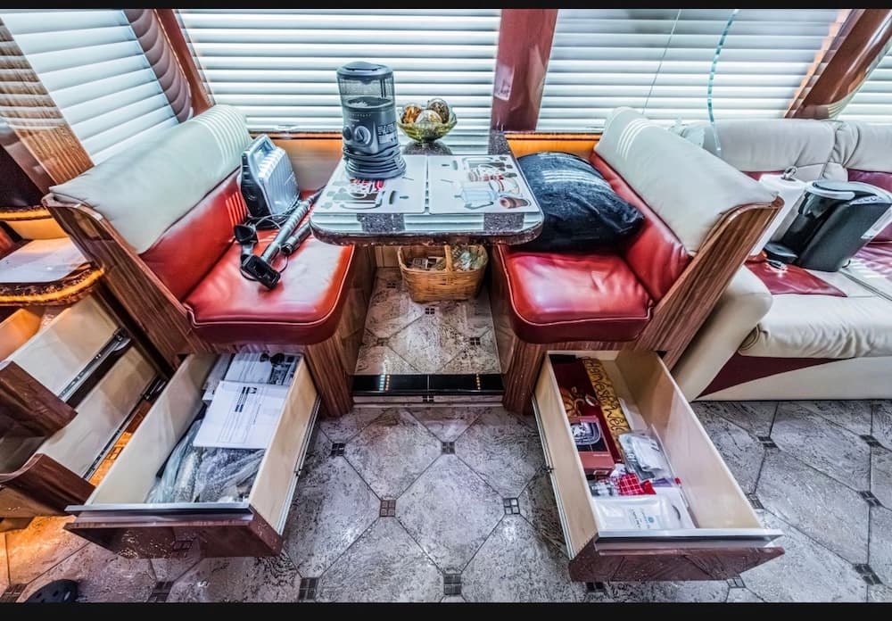2008 Prevost Parliament XLII Motorcoach - Image 13