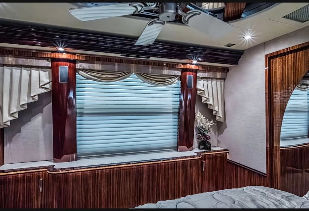 2008 Prevost Parliament XLII Motorcoach - Image 25
