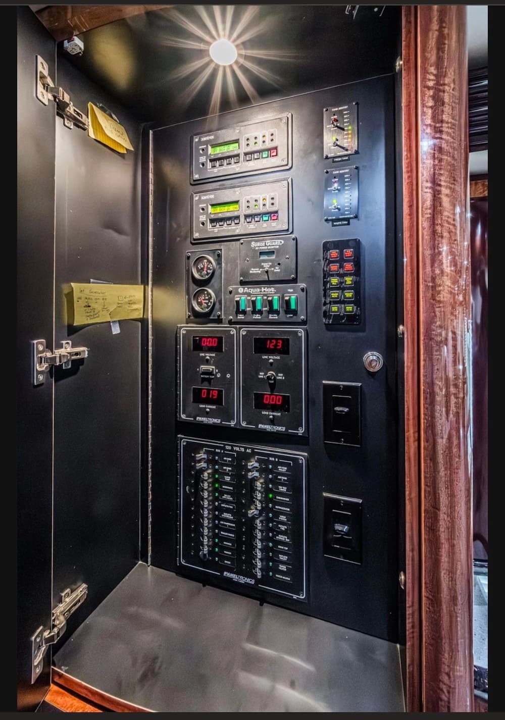 2008 Prevost Parliament XLII Motorcoach - Image 29