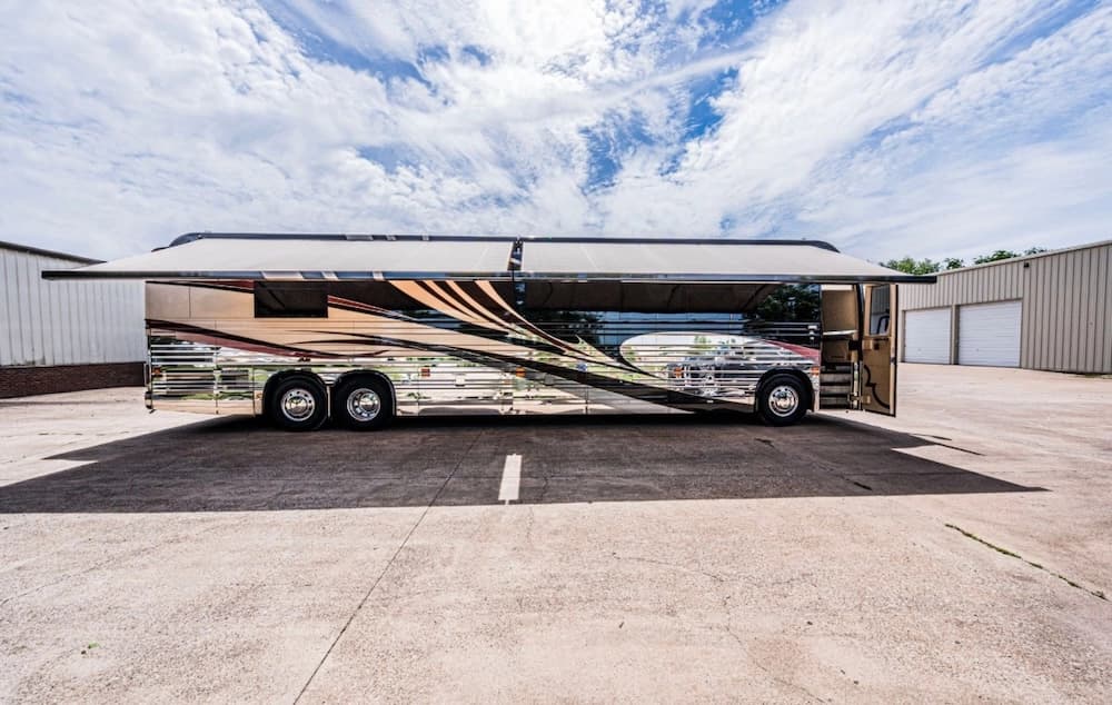 2008 Prevost Parliament XLII Motorcoach - Image 4