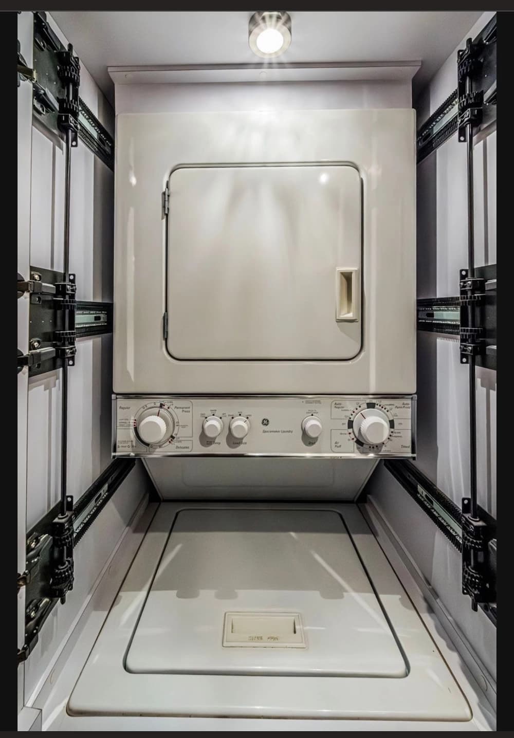 2008 Prevost Parliament XLII Motorcoach - Image 33