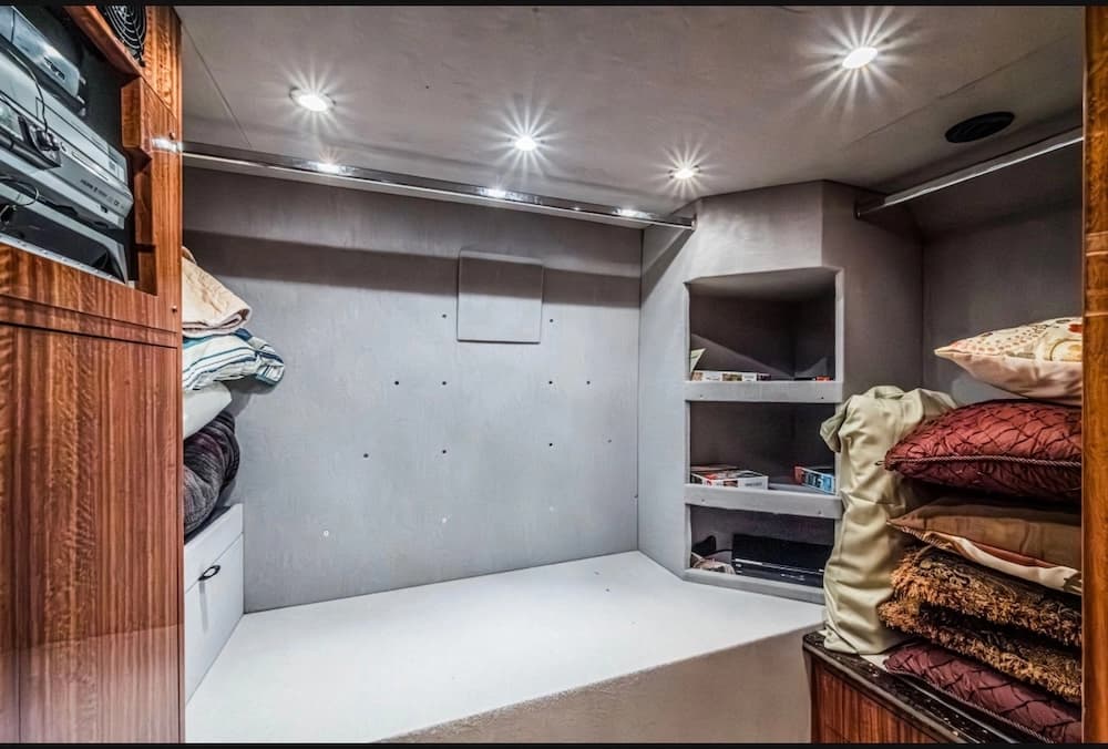2008 Prevost Parliament XLII Motorcoach - Image 35