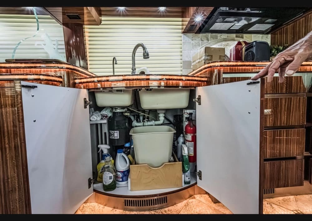 2008 Prevost Parliament XLII Motorcoach - Image 36