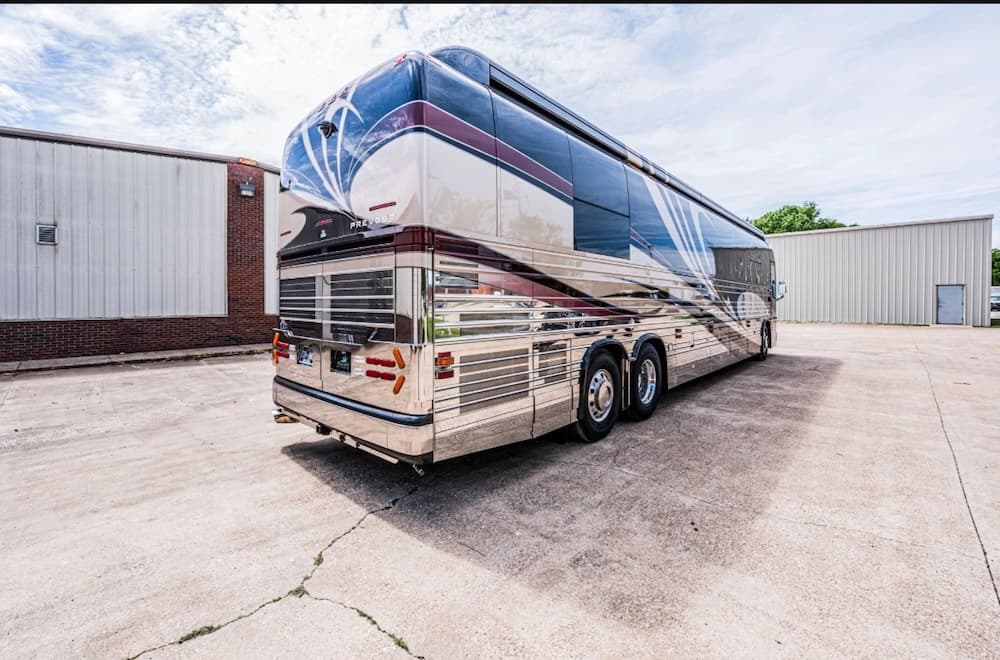 2008 Prevost Parliament XLII Motorcoach - Image 5