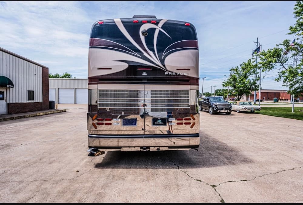 2008 Prevost Parliament XLII Motorcoach - Image 6