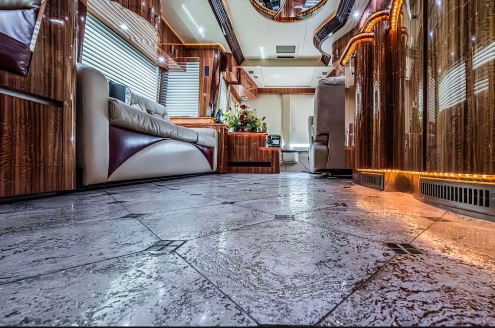 2008 Prevost Parliament XLII Motorcoach - Image 10