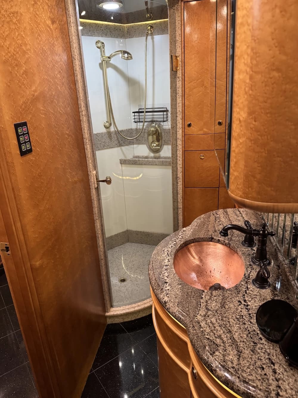 2004 Prevost Bruce XLII Motorcoach - Image 16