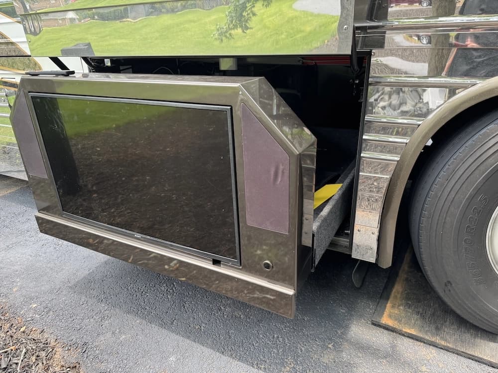 2004 Prevost Bruce XLII Motorcoach - Image 18