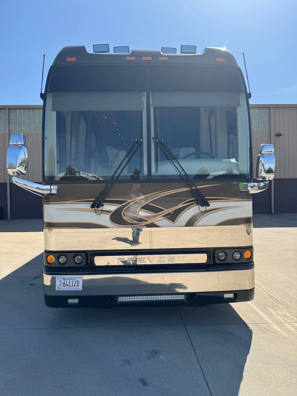 2004 Prevost Bruce XLII Motorcoach - Image 3