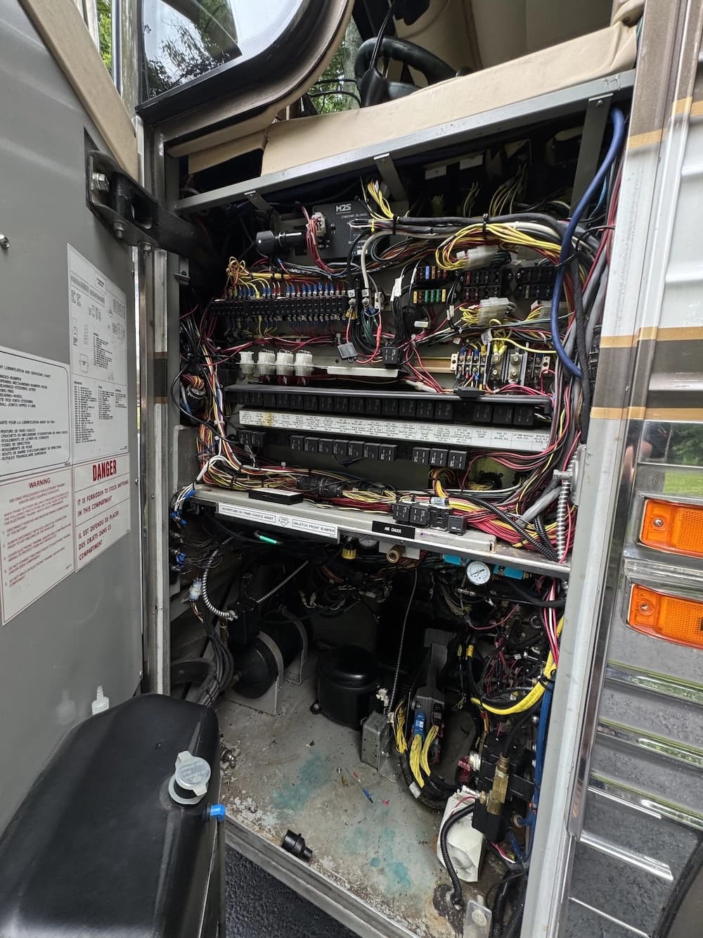 2004 Prevost Bruce XLII Motorcoach - Image 28