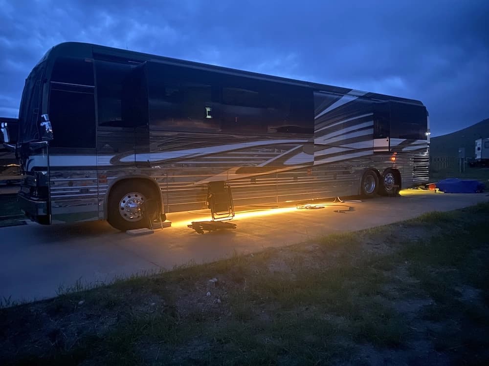 2004 Prevost Bruce XLII Motorcoach - Image 4