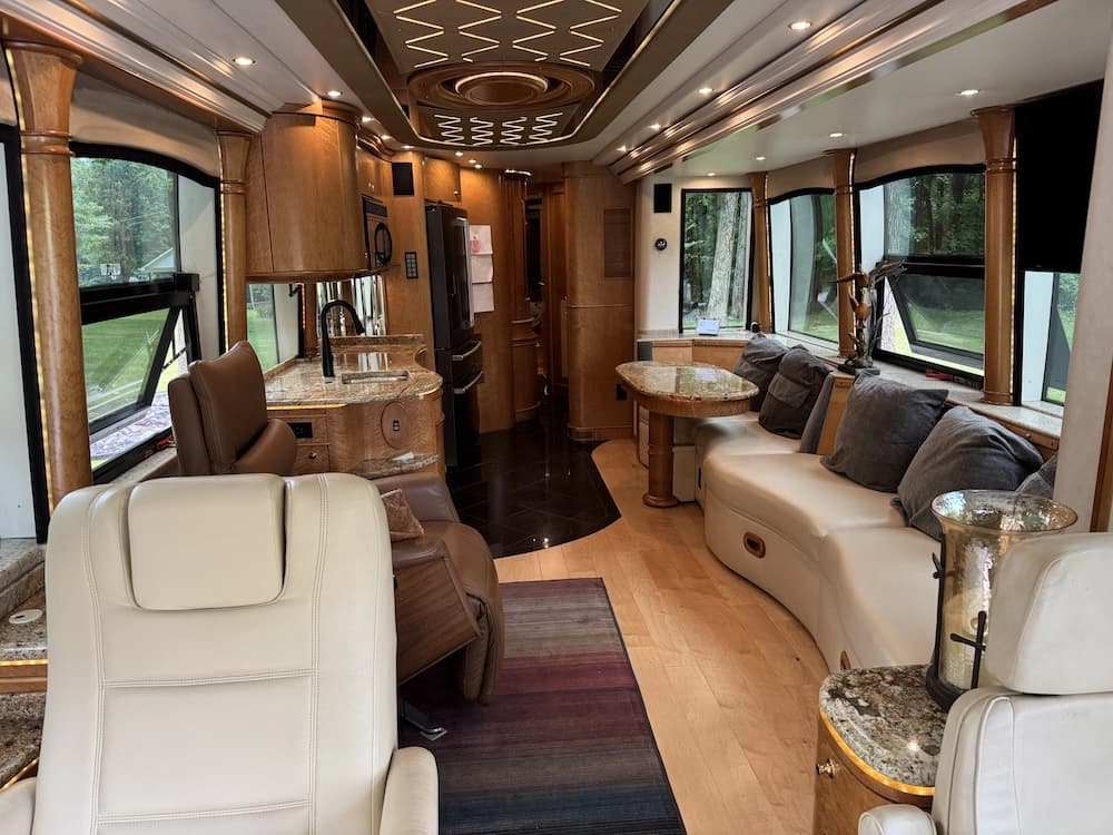 2004 Prevost Bruce XLII Motorcoach - Image 6