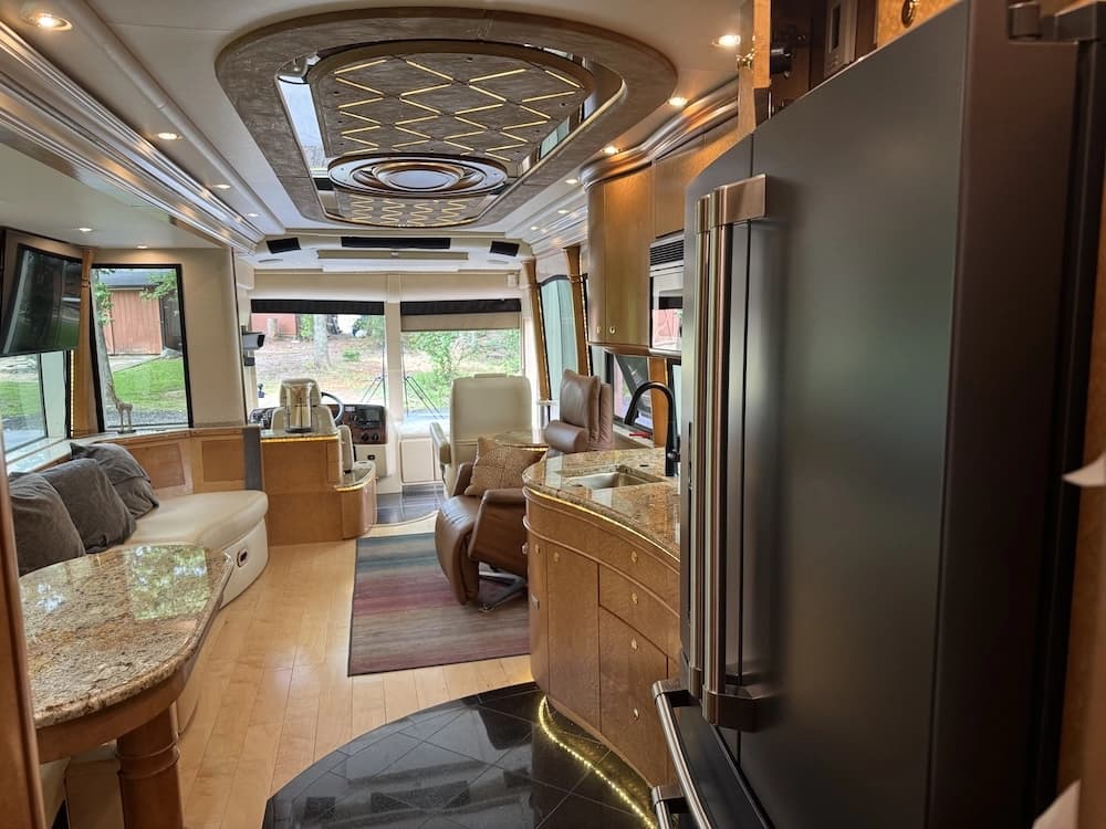 2004 Prevost Bruce XLII Motorcoach - Image 8